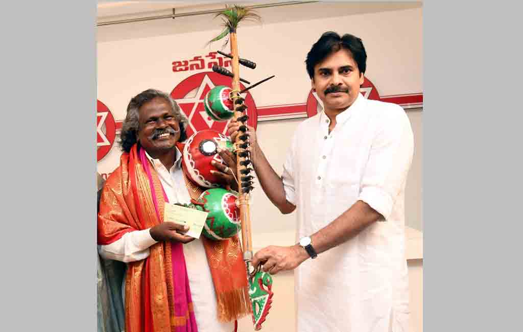 Pawan Kalyan honours Mogulaiah of ‘Bheemla Nayak’ title song fame