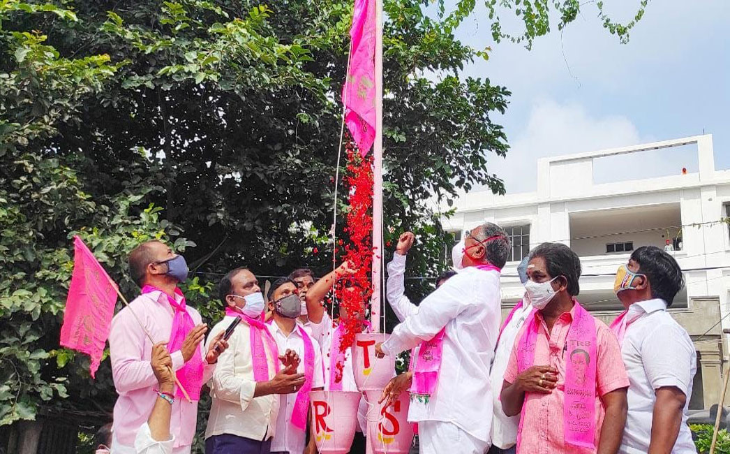 TRS Janda Panduga celebrated on grand scale in Karimnagar, Warangal