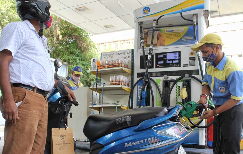 Petrol price cut by 15 paise in Delhi after 3-day hiatus