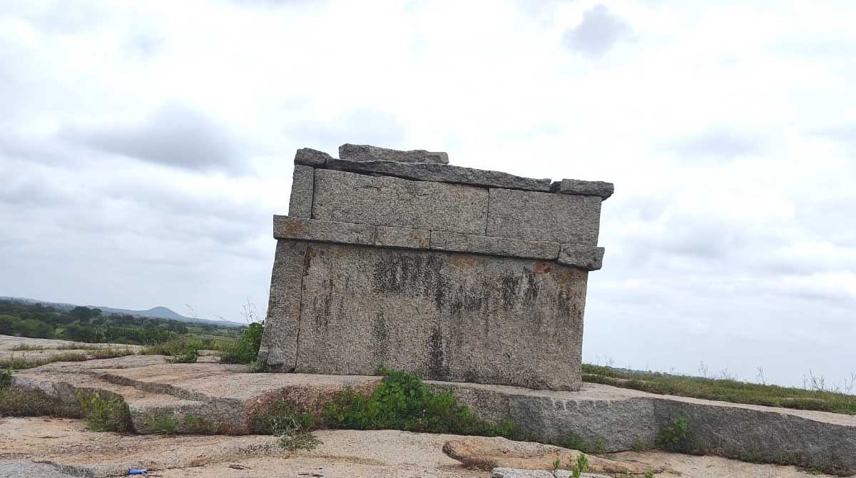 280 crore-year-old quartz veins found in hillock near Siddipet