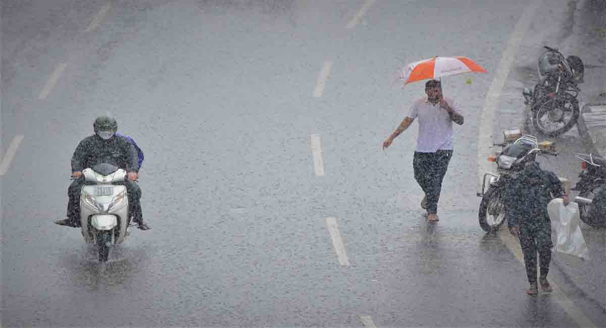 Heavy rains lash Hyderabad, more expected