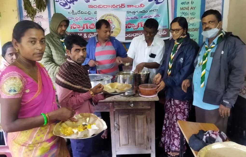 SGFI organises ‘Annadanam’ for flood victims in Kothagudem