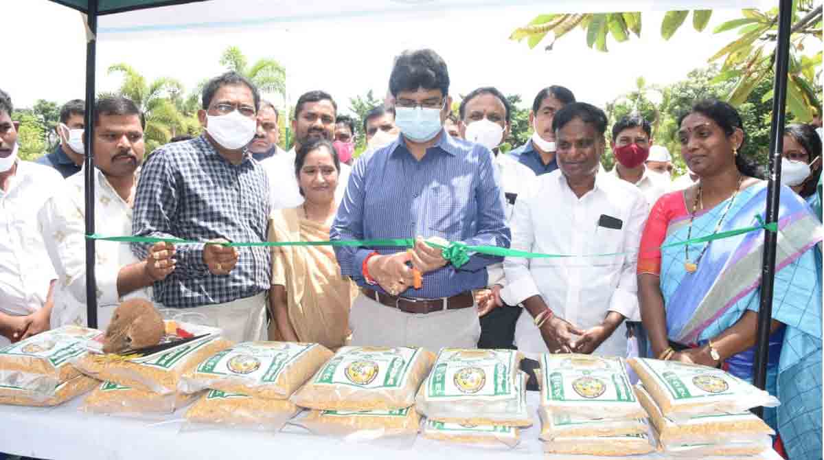 Sangareddy Collector inaugurates FPO outlet in district