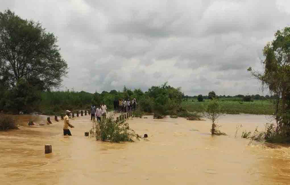 Sangareddy: Motorist swept away in stream while crossing bridge
