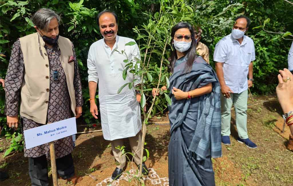 Shashi Tharoor plants saplings at Shilparamam