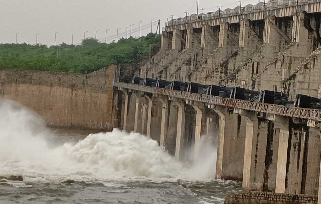 Sangareddy: Water released from Singur