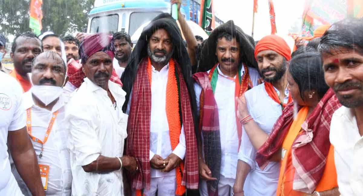 Telangana BJP president Bandi Sanjay’s padayatra enters 26th day