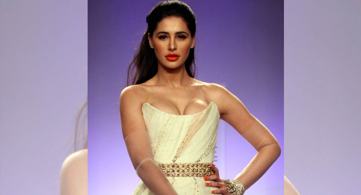 This is how Nargis Fakhri glams up for night out in town
