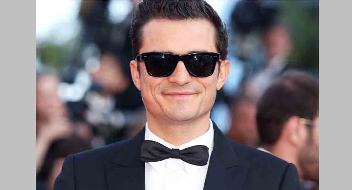 This is how Orlando Bloom paddleboards with a Great White shark