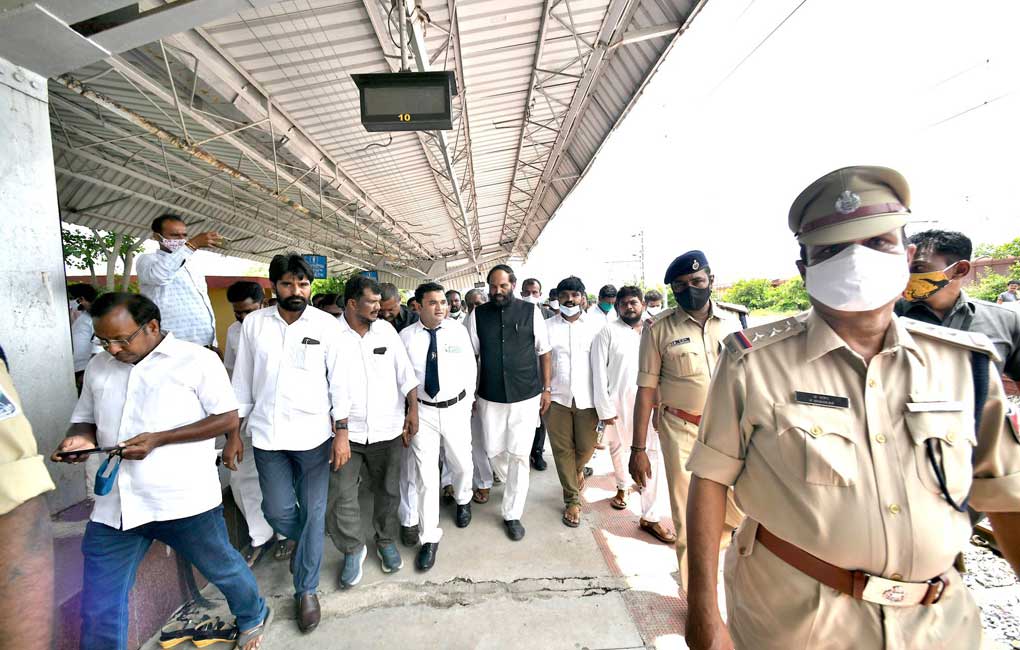 Upgrade facilities at Miryalaguda railway station: Uttam