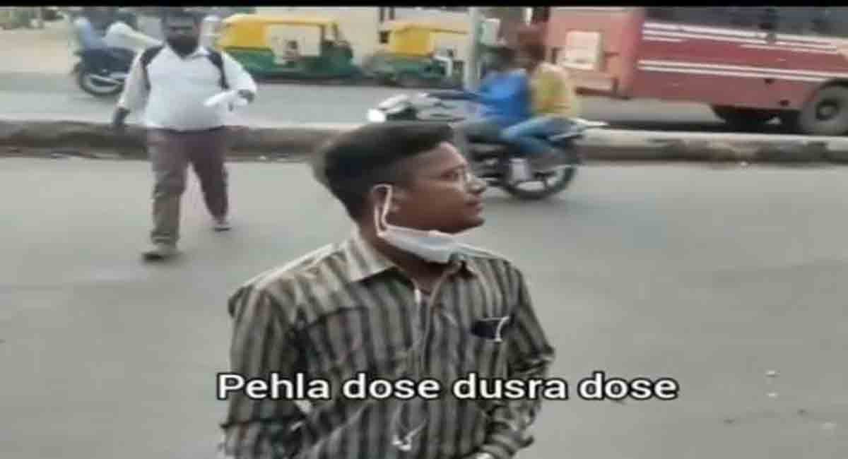 Vaccine Le Lo: Man sells vaccines on road like a vegetable vendor