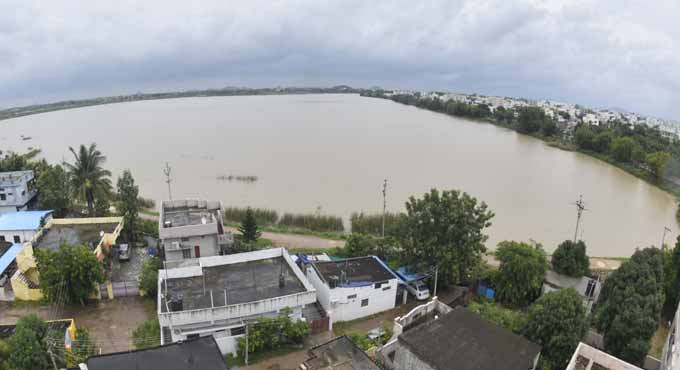 Heavy rains lash Warangal city on Monday