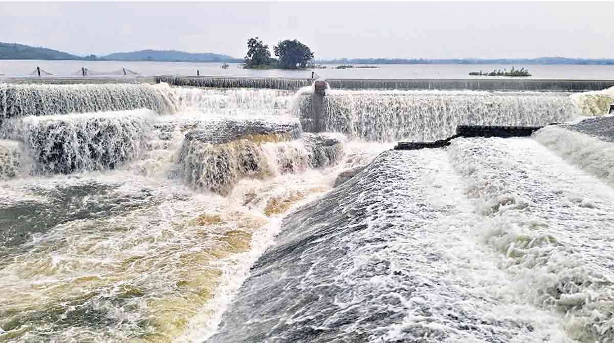 Water bodies overflowing in old Karimnagar