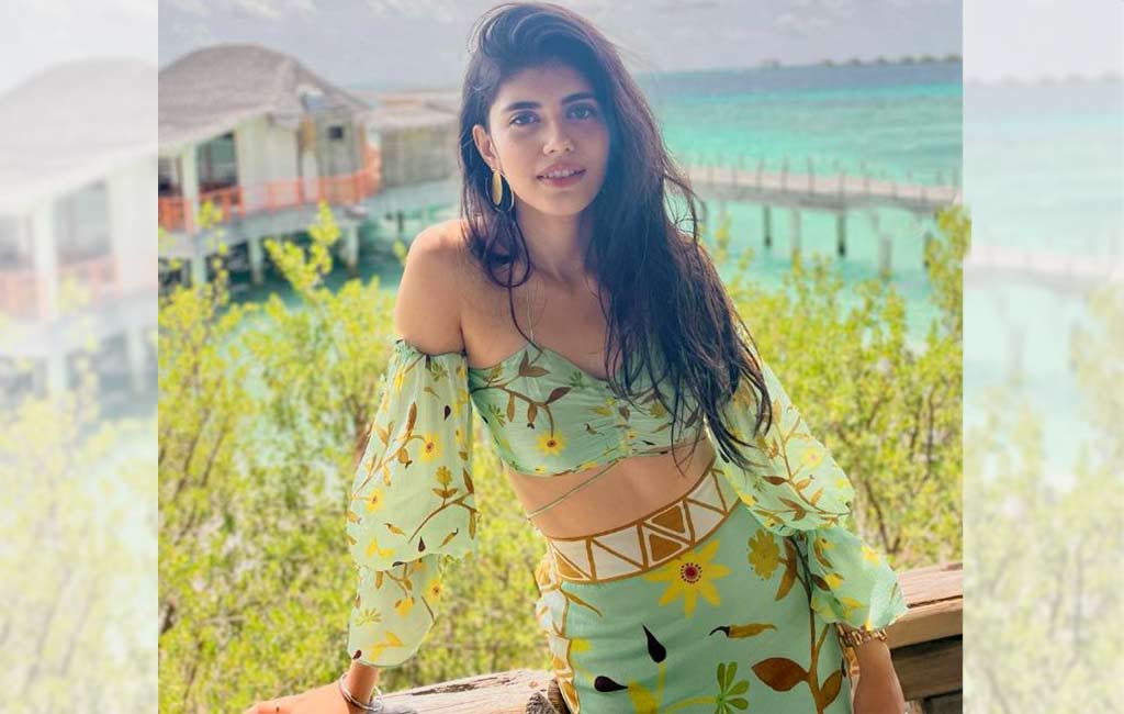 Why does actress Sanjana Sanghi feel overwhelmed?  