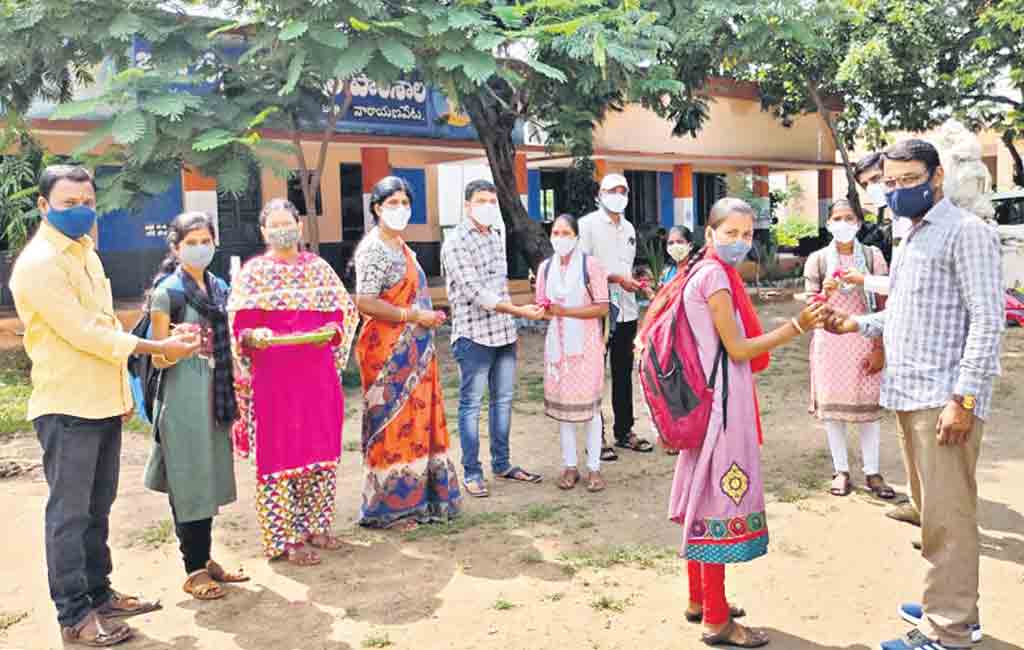 Flowers greet students as schools reopen