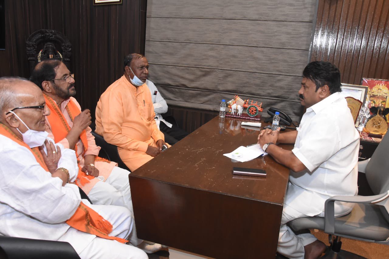 Bhagyanagar Ganesh Utsav Samithi thanks CM KCR