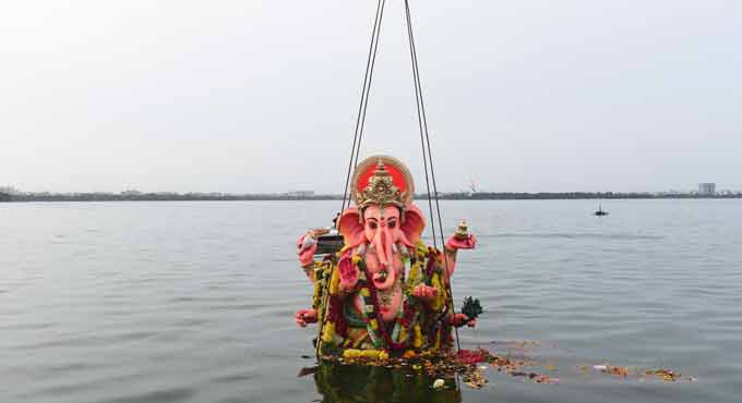 Telangana High Court bans immersion of PoP idols in Hussain Sagar
