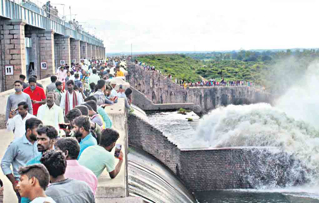 Telangana: Gates of four irrigation projects lifted on Godavari basin