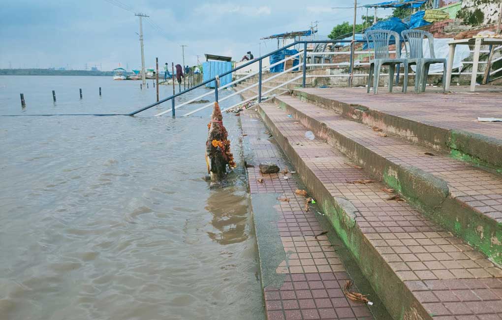 Water level increases in River Godavari at Bhadrachalam