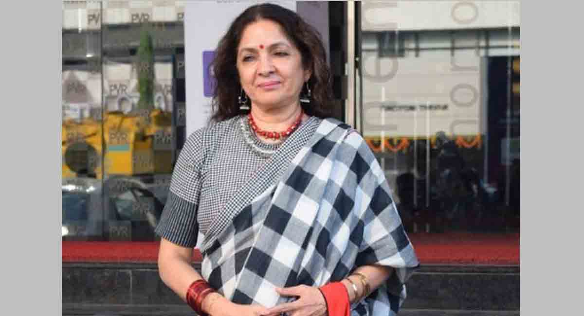 Neena Gupta’s video accepting award from Amrish Puri goes viral
