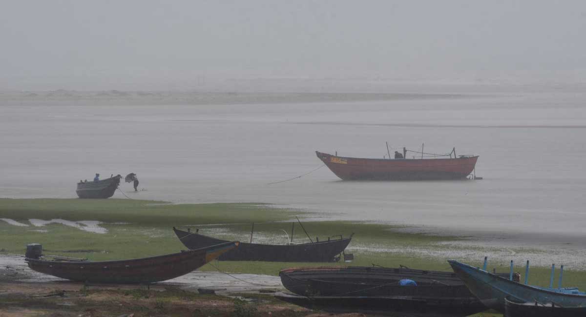 IMD issues pre-cyclone watch for Odisha, AP coasts