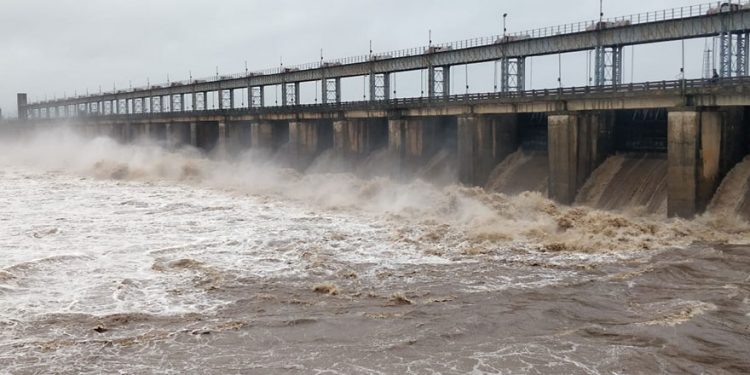 Kothagudem: Taliperu project gates lifted to release excess water