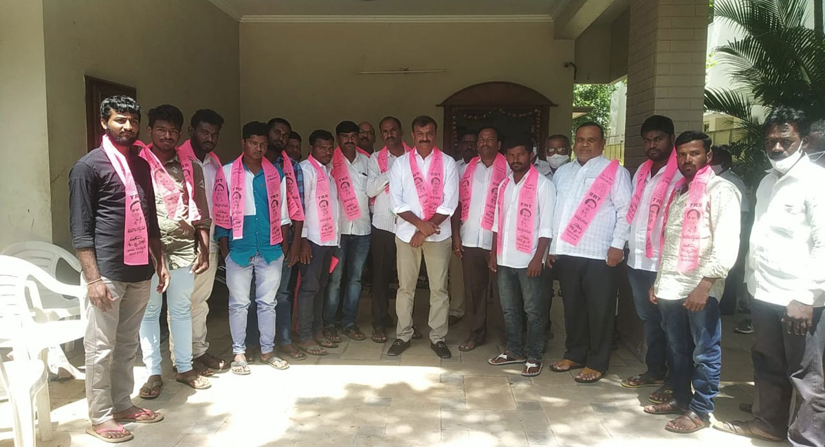 Welfare, development works attracting opposition party workers to TRS fold: Medak MP