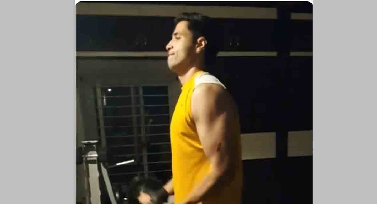 This is how Adivi Sesh warms up for ‘Major’, posts a workout video