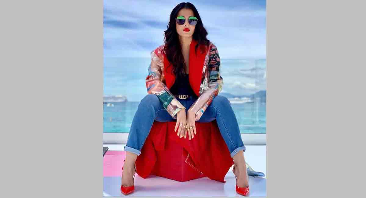 Aishwarya Rai turns photographer for husband