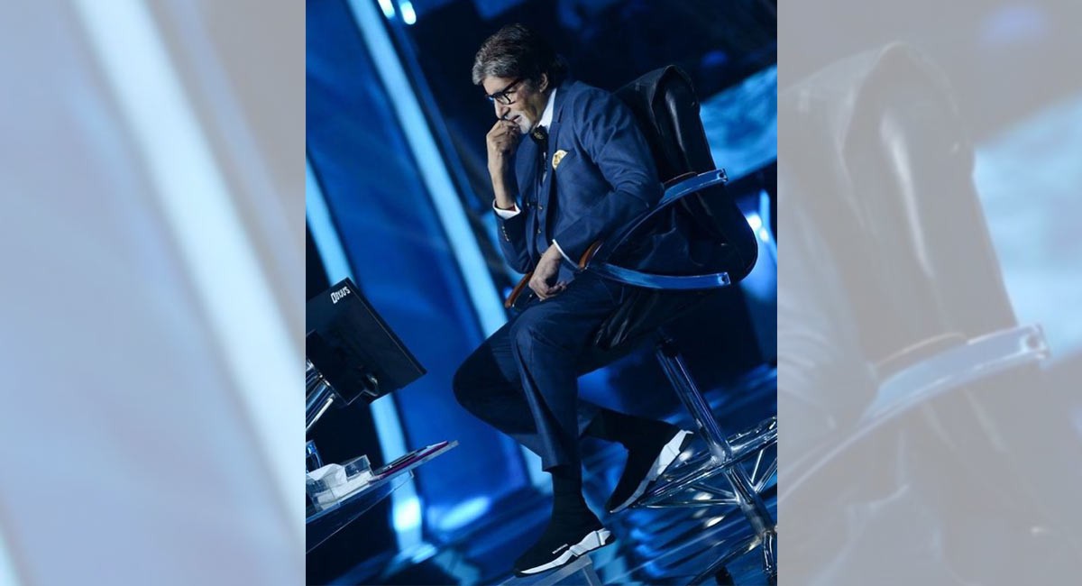 Amitabh Bachchan flaunts his uber cool ‘boots’ in latest picture