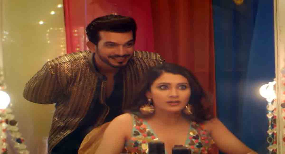 Aastha Gill, Arjun Bijlani and Kumar Sanu kick-start the Navratri Season