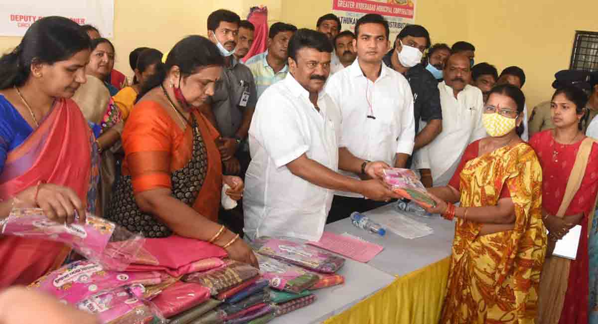 GHMC begins distribution of Bathukamma sarees