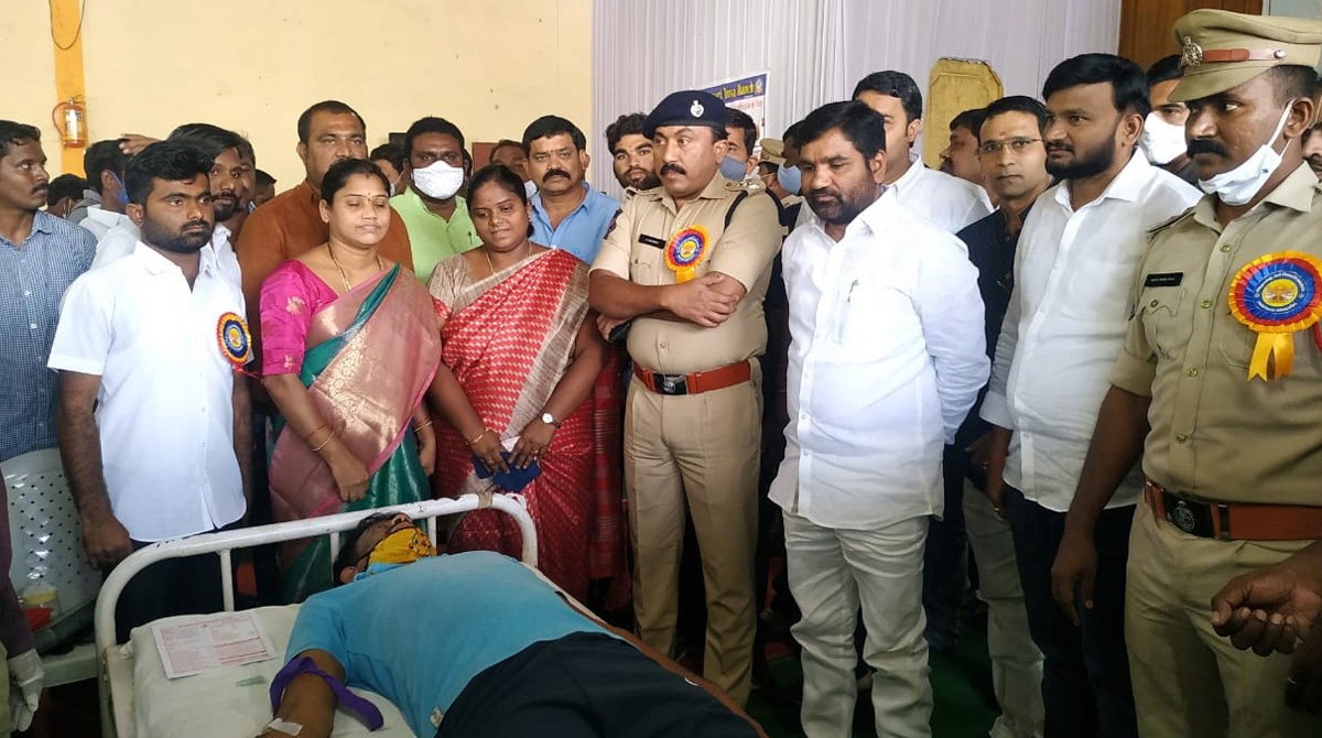 Mancherial: Bellampalli cops collect over 1,000 units of blood