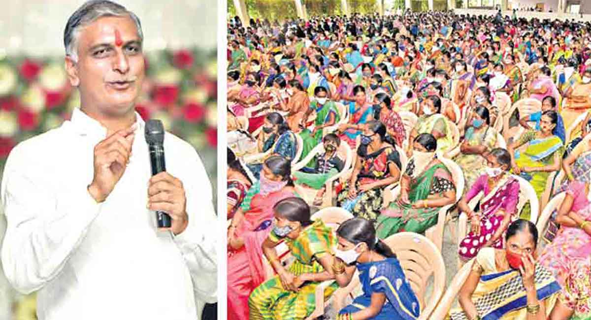 Complete distribution of Bathukamma sarees within 3 days: Harish Rao