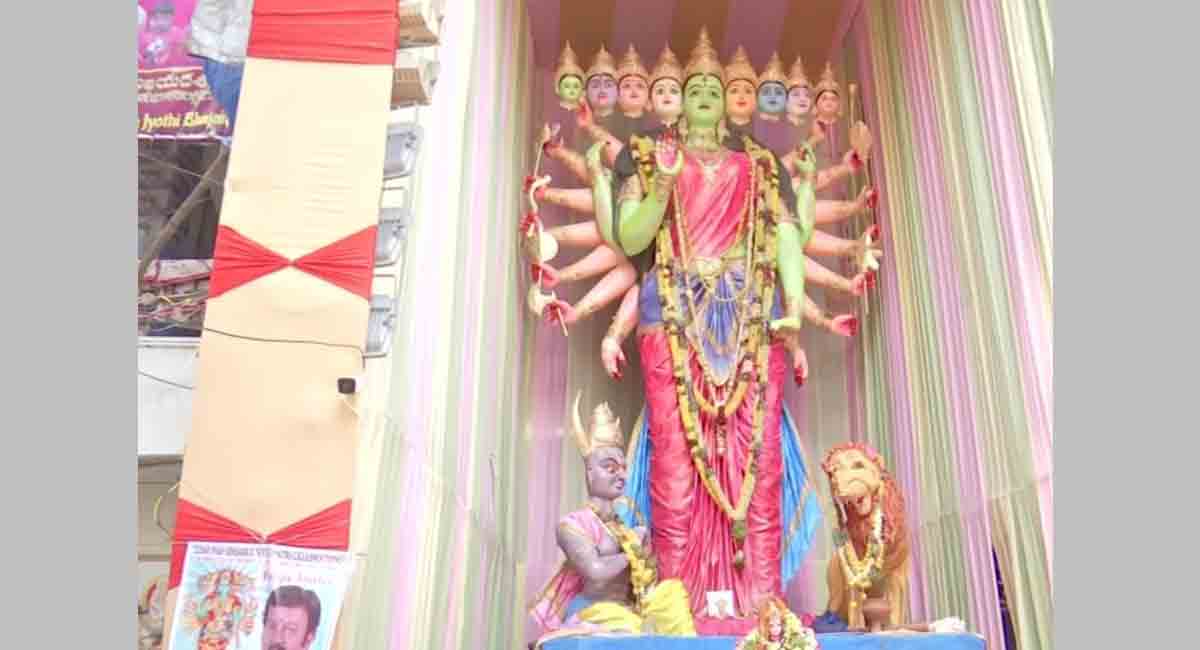 <strong>Hyderabad: 45-foot-tall eco-friendly idol of Goddess Durga at Esamiya Bazaar</strong>