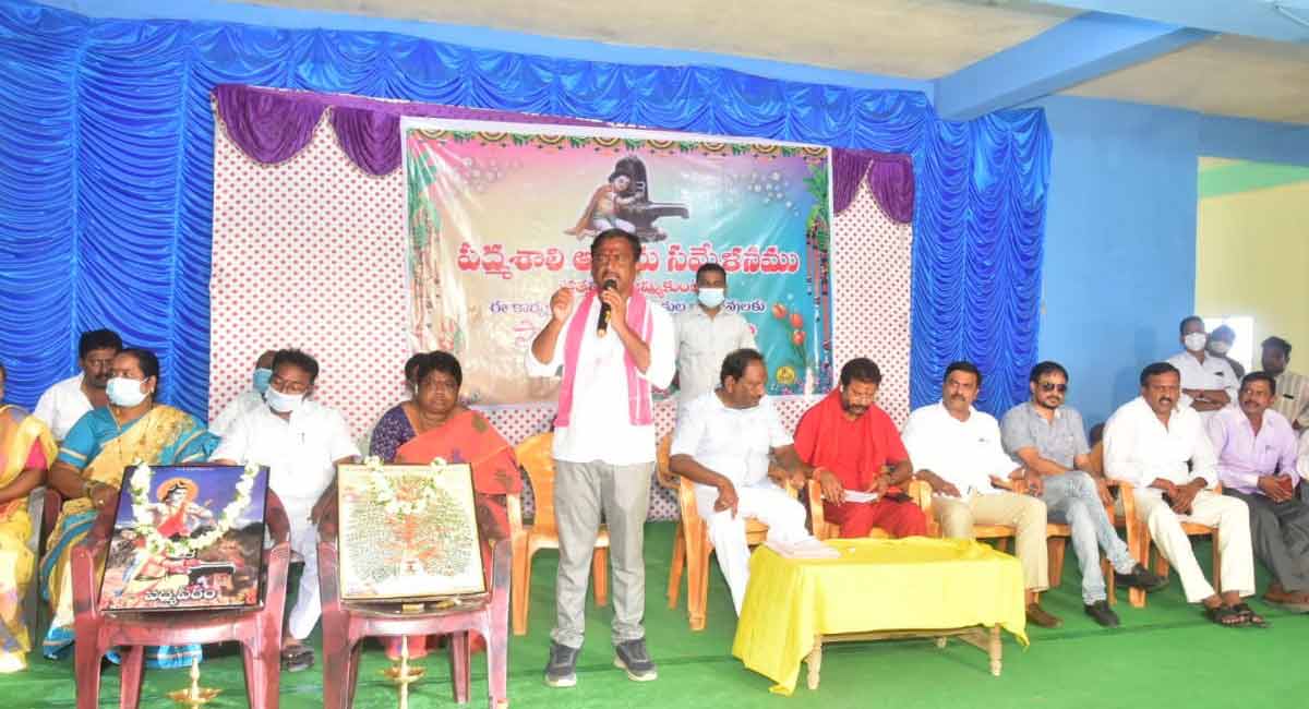 Eatala misuses political powers to enhance properties: Gellu Srinivas