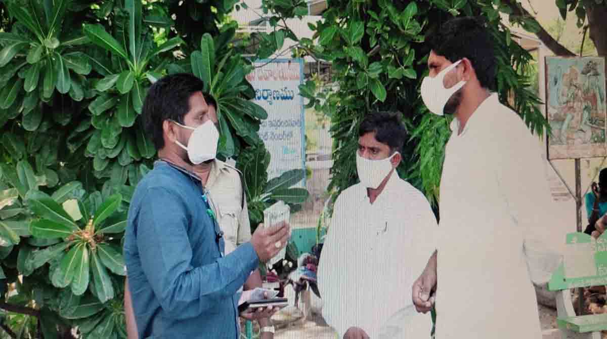 Flying squad arrest two persons with Rs 1 lakh cash in Huzurabad