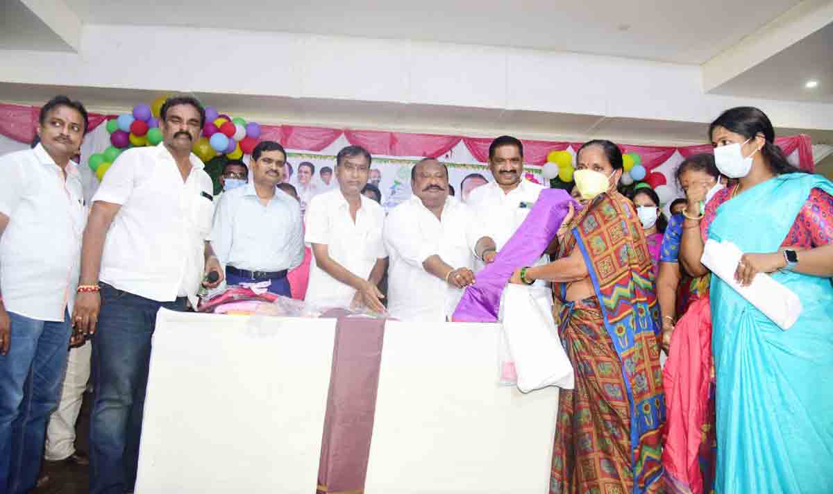 ‘Opposition indulging in cheap politics over Bathukamma saree distribution’