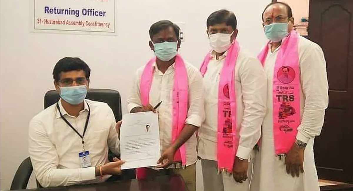 Gellu Srinivas Yadav files nomination for Huzurabad by-poll