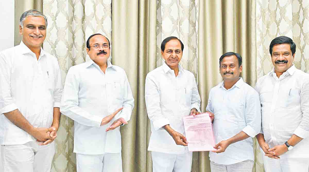 Huzurabad bypoll: CM KCR hands over B Form to Gellu Srinivas Yadav