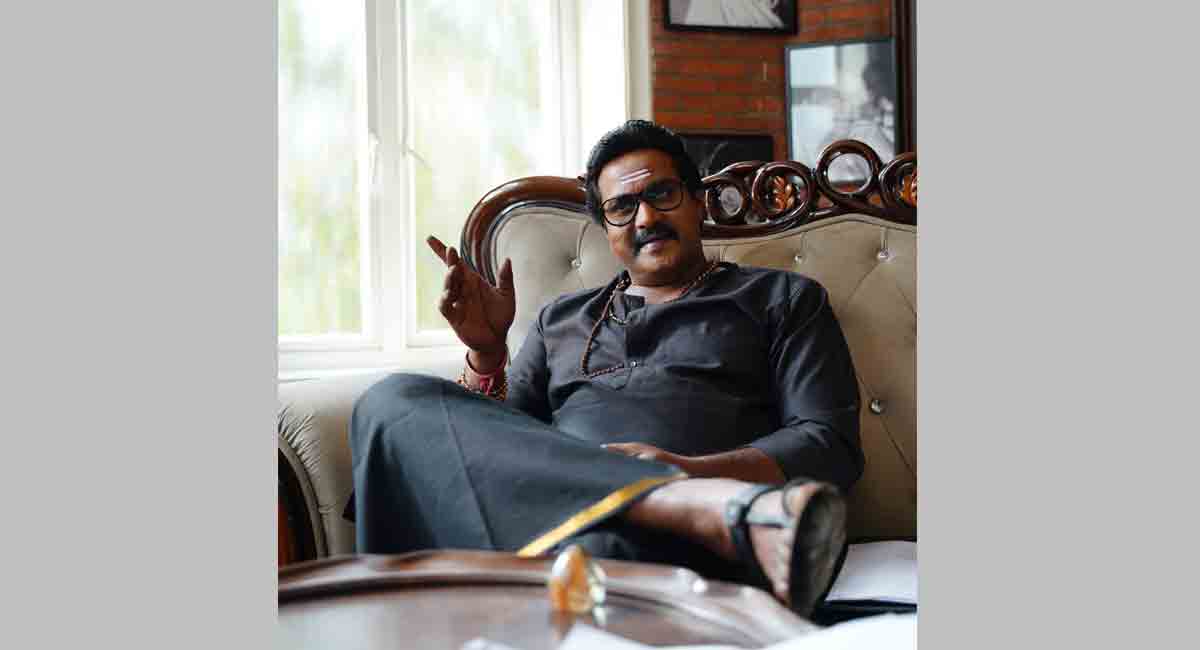 Regina Cassandra unveils first look of Sunil-starrer ‘Heads & Tales’