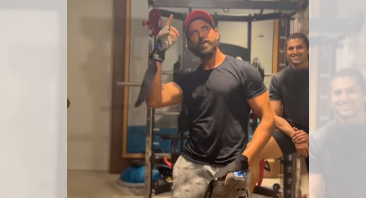 Hrithik Roshan grooves to Amitabh’s song ‘Janu Meri Jaan’ at gym 