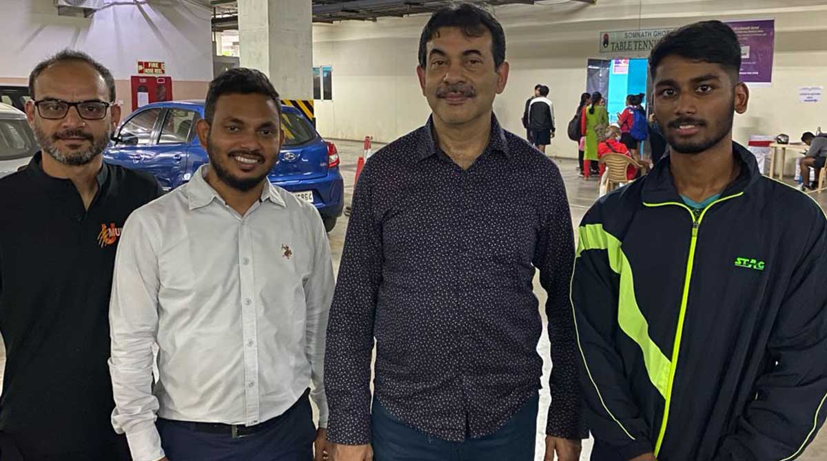 Ranjan congratulates Shanker for his selection to Muscat tourney