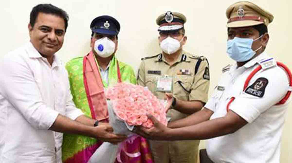 KT Rama Rao pays traffic challan, felicitates cops