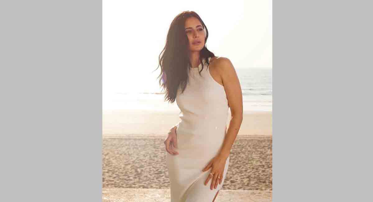 Katrina Kaif looks stunningly gorgeous in beach pics, reels