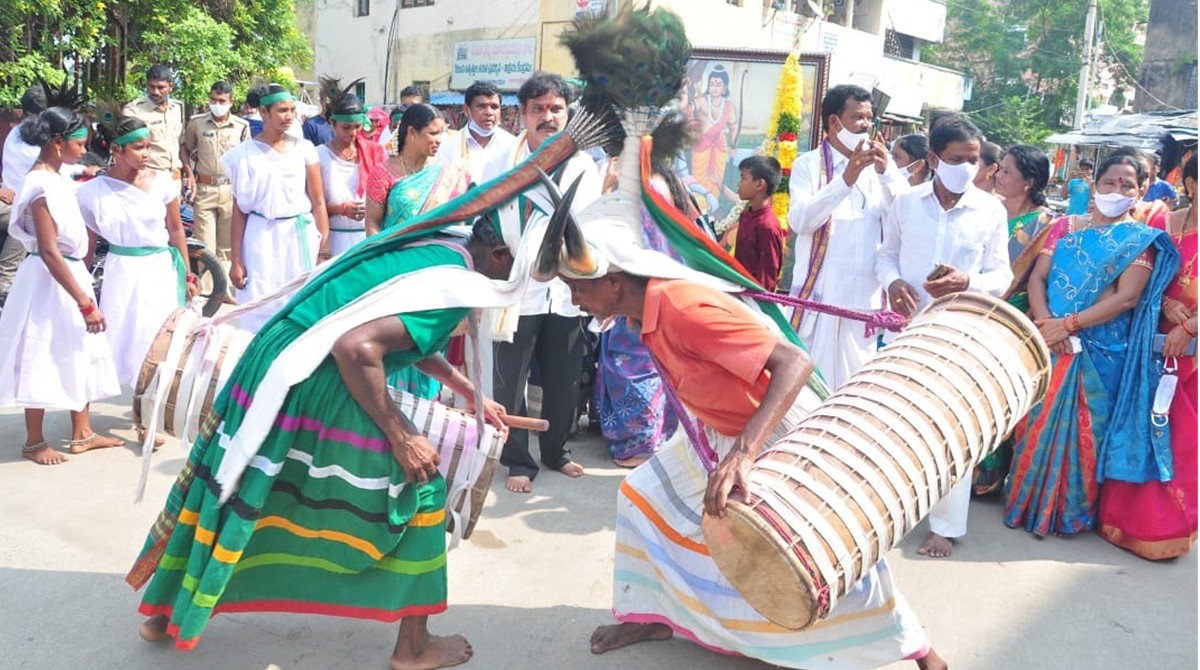 Tribal devotees take part in ‘Sabari Smruthi Yatra’ at Bhadrachalam