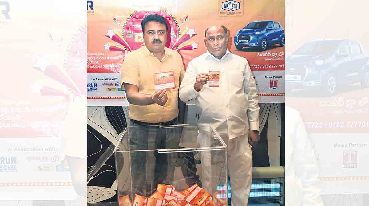 M Kusuma Sri wins 32 inch TV in Dasara Shopping Bonanza
