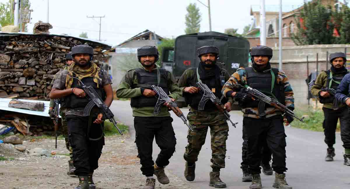 LeT commander trapped in J&K encounter