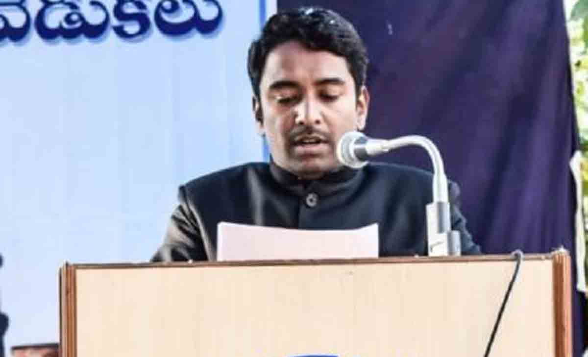 Lakshmisha IAS, from newspaper boy to GVMC Commissioner