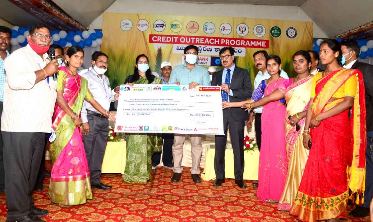 Rs 270.55 crore worth loans distributed to beneficiaries in Medak